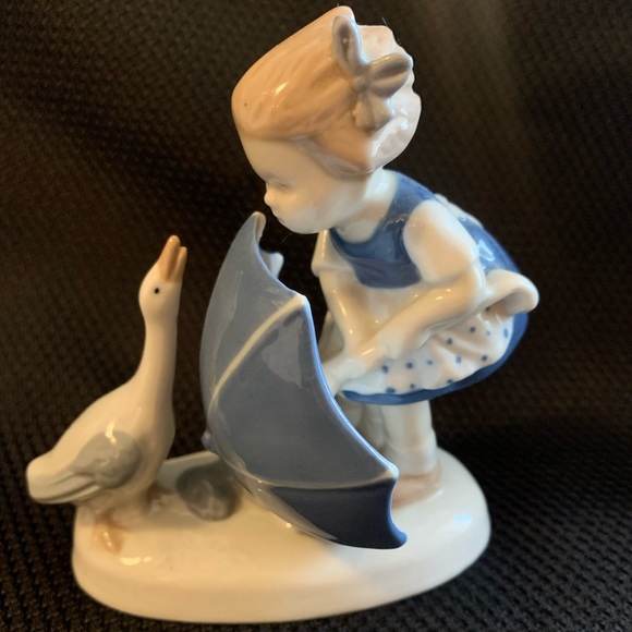 Vintage Carl Schneider Grafenthal Porcelain Figurine Girl Goose Umbrella 1950s - Picture 1 of 8